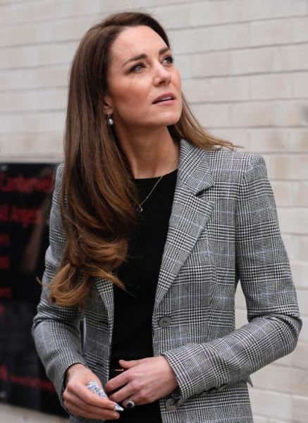 Как образ Кейт Миддлтон нарушил сразу два правила королевского дресс-кода