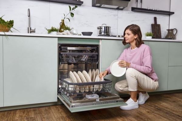 LG представила в России посудомоечную машину с функцией обеззараживания посуды